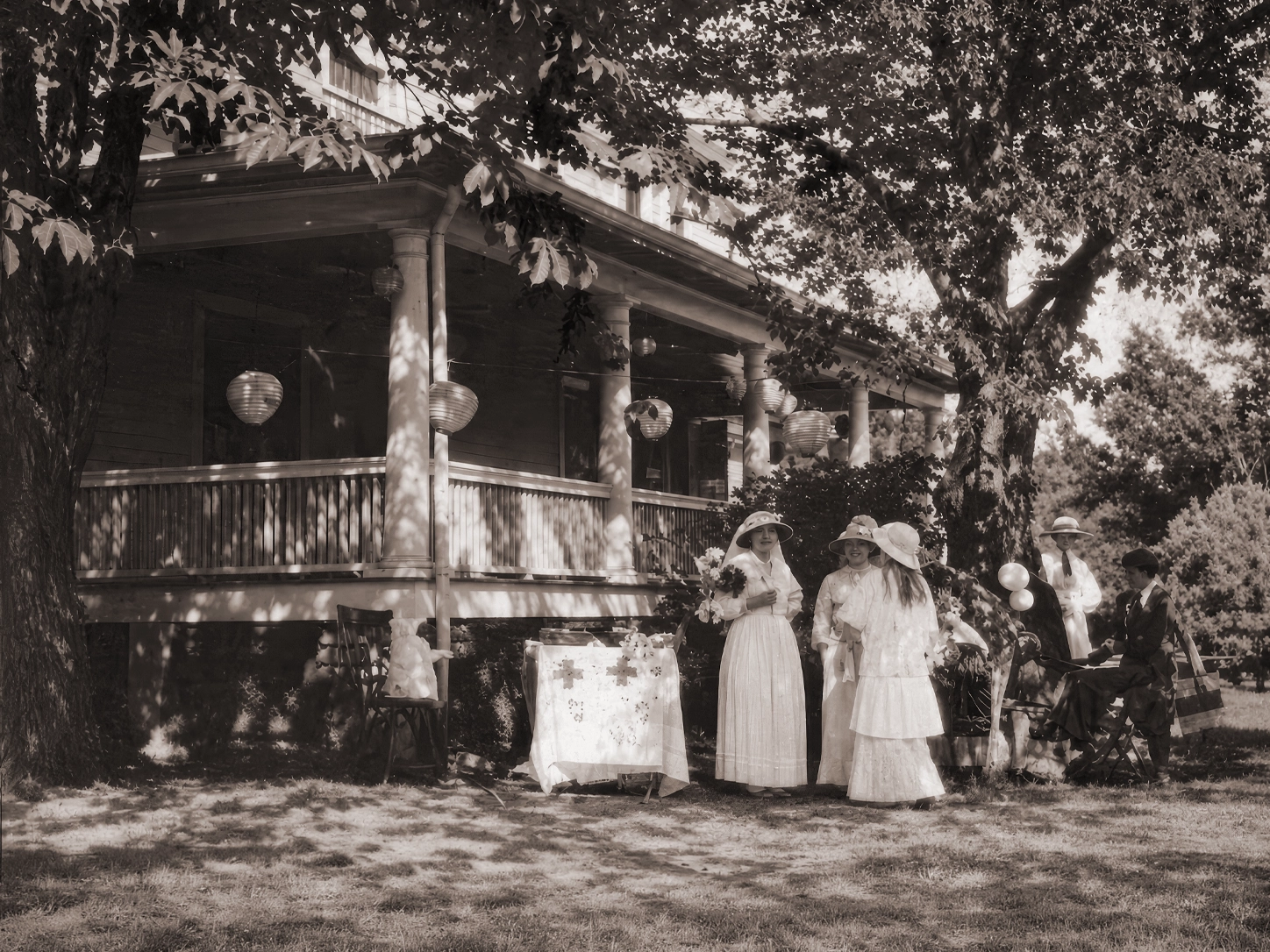 Guests at leisure on the Idylease grounds in 1925