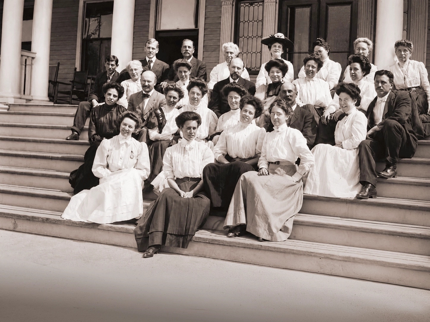 Staff of Idylease posed together in 1906