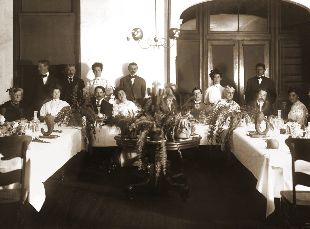 Guests gathered in the dining room at Idylease