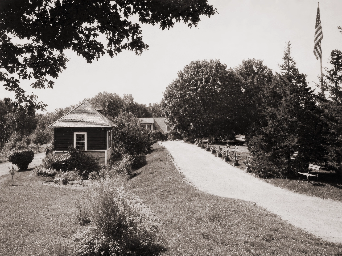 Historic grounds photograph at Idylease