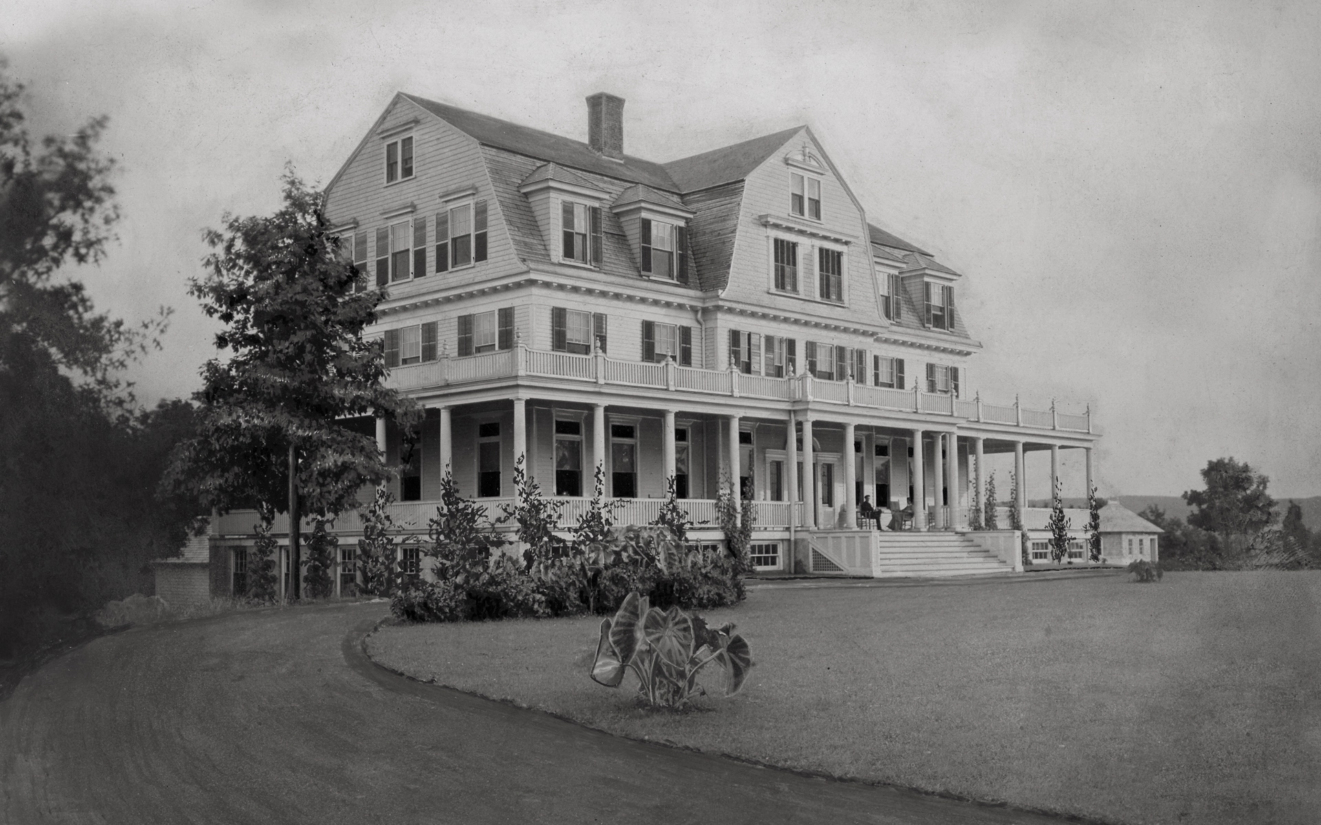 Idylease Inn exterior view from 1903