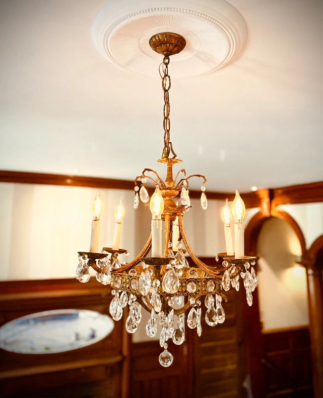 Period-style lighting fixture at Idylease